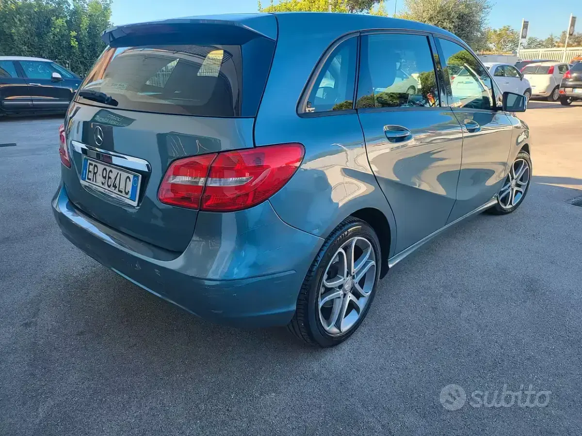 Usata Mercedes B200 Executive 136 CV (100 kW) 2013 Grigio Utilitaria
