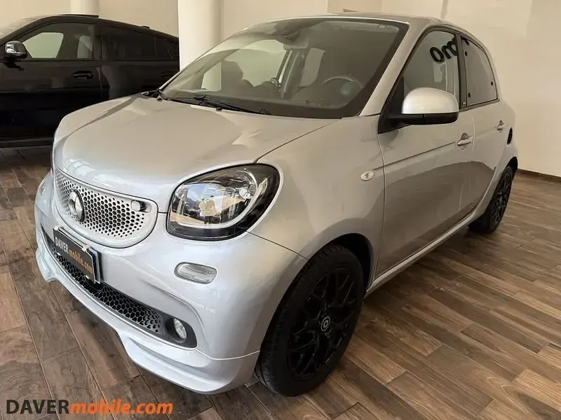 Usata Smart ForFour Passion 90 CV (66 kW) 2019 Grigio Utilitaria