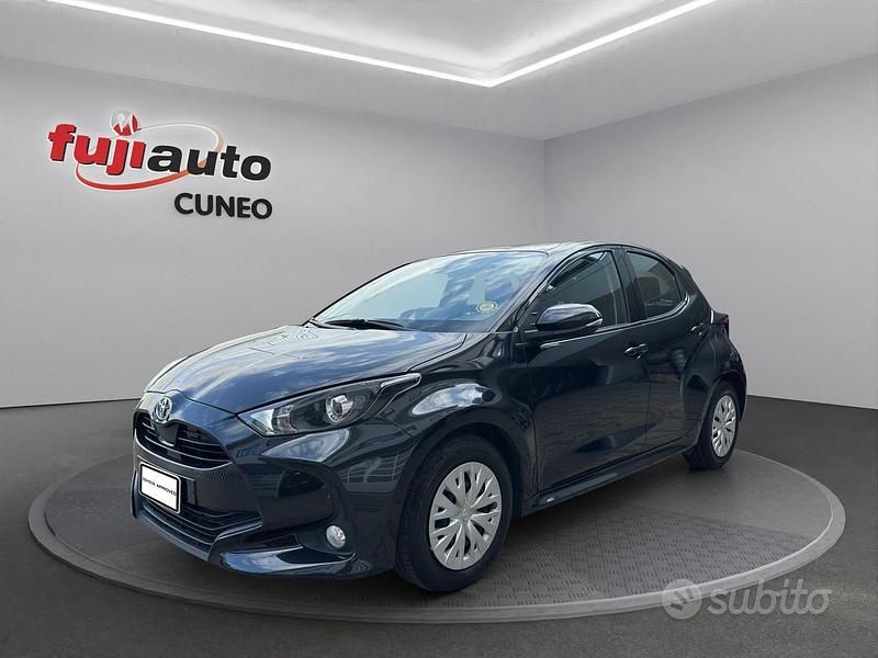 Usata Toyota Yaris Hybrid Active 116 CV (85 kW) 2022 Black met Utilitaria