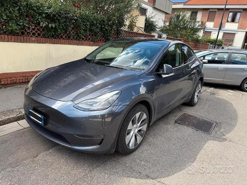 Usata Tesla Model Y 250 kW (340 CV) 2022 Grigio SUV