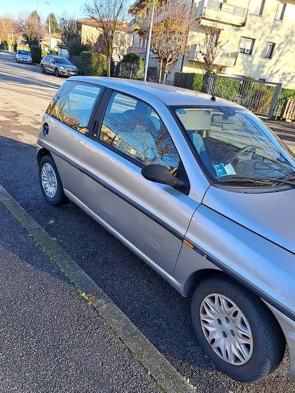 Usata Lancia Ypsilon 54 CV (39 kW) 1999 Argento Utilitaria