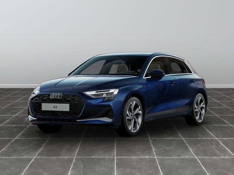 Blu Nuova 2025 Audi A3 Advanced Berlina | 41.498 € (Cara) - Immagine 1/4