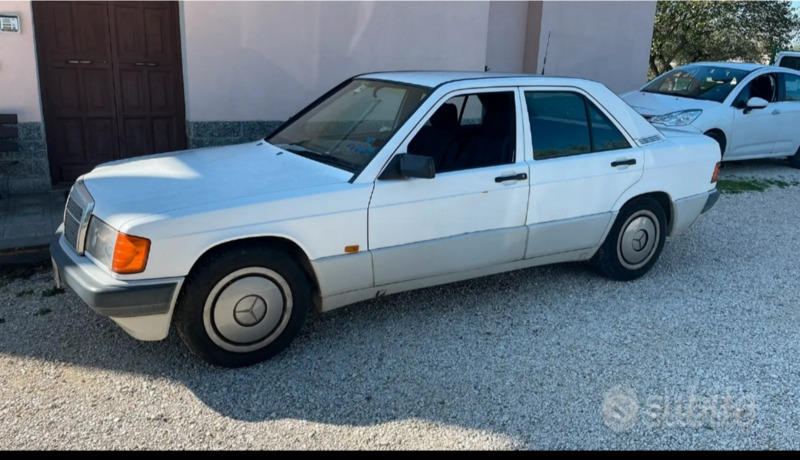 Usato 2000 Mercedes 190 2.0 Benzin 122 CV (600 €)