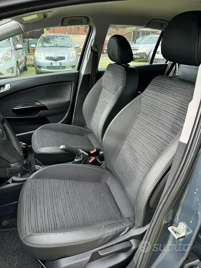 Gebraucht Opel Corsa 90 PS (66 kW) 2015 Schwarz Kleinwagen