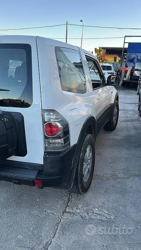 Usata Mitsubishi Pajero 200 CV (147 kW) 2011 Bianco SUV