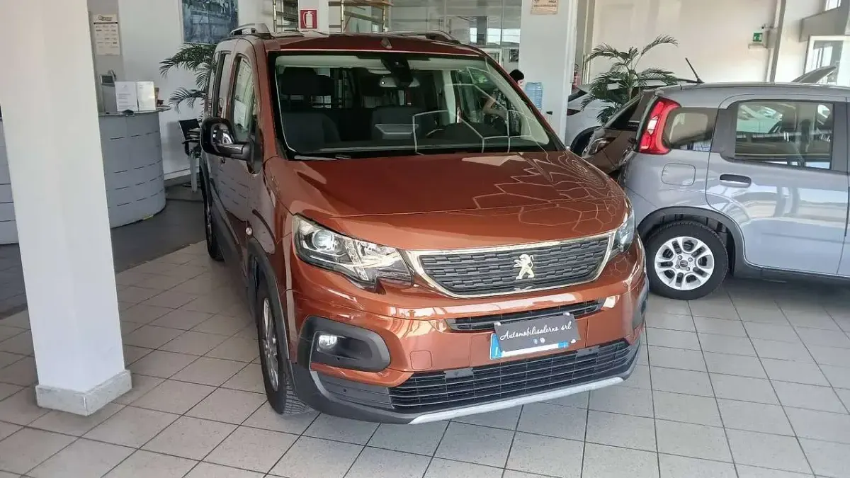 Usata Peugeot Rifter Allure 131 CV (96 kW) 2022 Marrone Monovolume