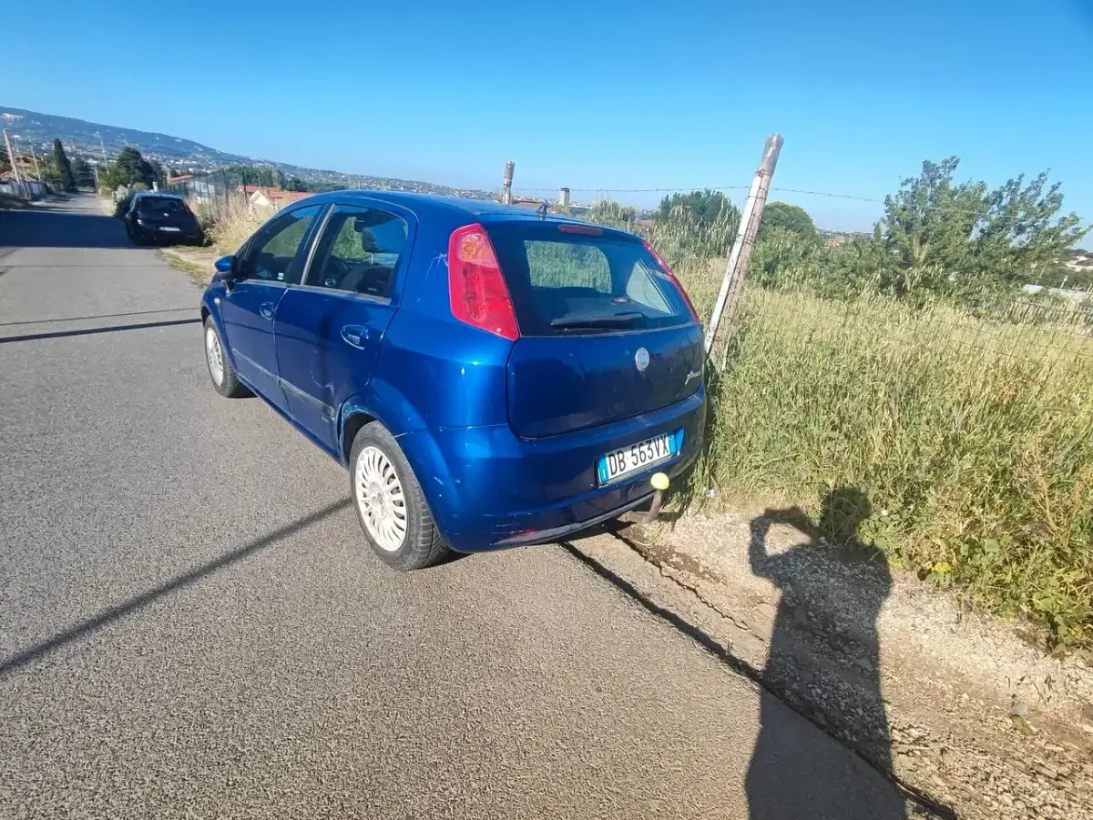Usata Fiat Punto Dynamic 69 CV (50 kW) 2006 Blu Utilitaria