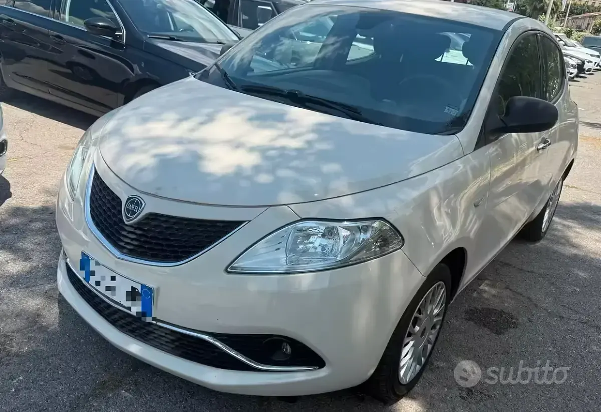 Usata Lancia Ypsilon Silver 69 CV (50 kW) 2018 Beige Utilitaria