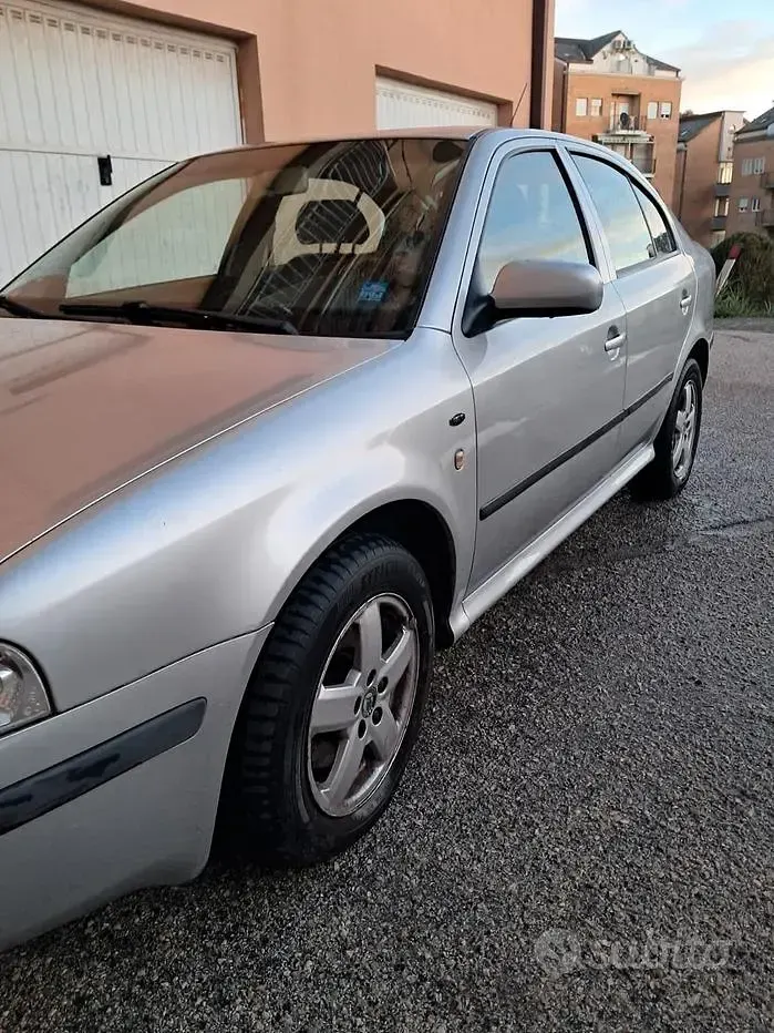 Usata Skoda Octavia 2002 Grigio Berlina