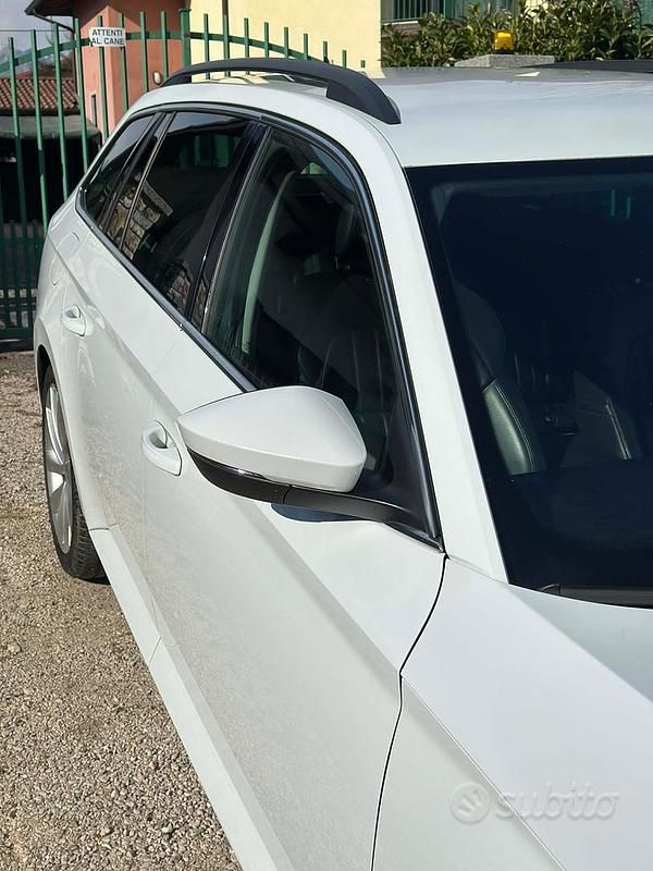 Usata Skoda Superb Executive 150 CV (110 kW) 2016 Bianco Station wagon