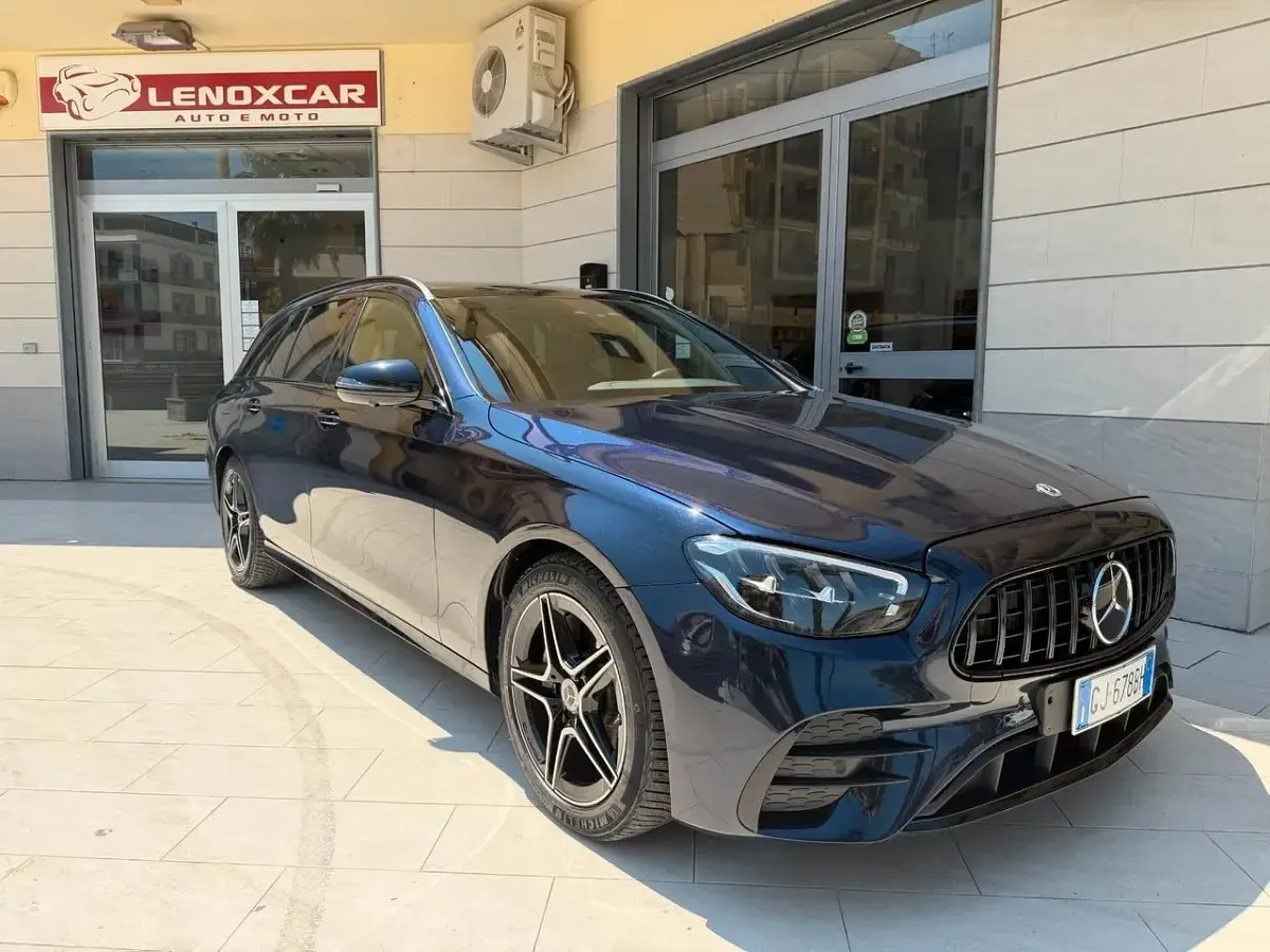 Usata Mercedes E300 Premium Plus 265 CV (194 kW) 2022 Blu Station wagon