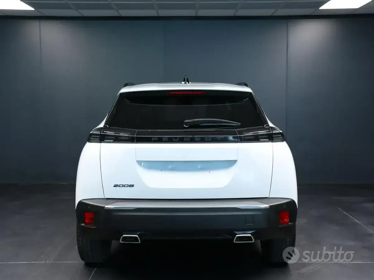 Usata Peugeot 2008 Allure 131 CV (96 kW) 2024 Bianco SUV