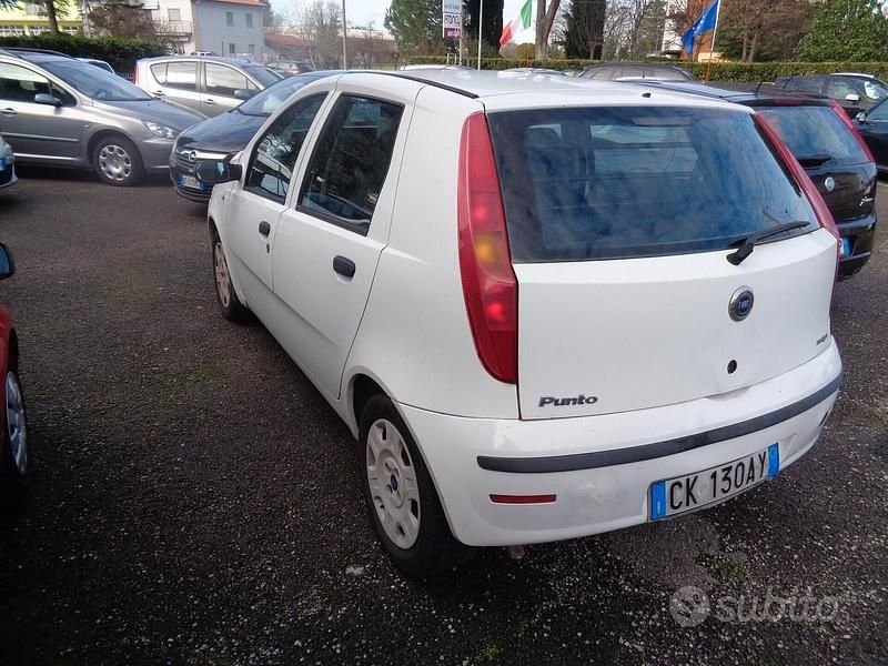 Usata Fiat Punto 86 CV (63 kW) 2003 Bianco Utilitaria