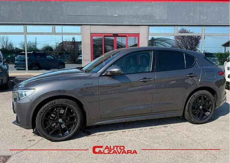 Usata Alfa Romeo Stelvio Veloce 209 CV (153 kW) 2021 Grigio vesuvio SUV