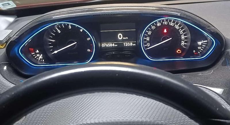 Usata Peugeot 2008 Allure 99 CV (72 kW) 2016 Rosso SUV