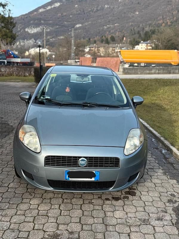 Usata Fiat Grande Punto 75 CV (55 kW) 2007 Grigio Utilitaria