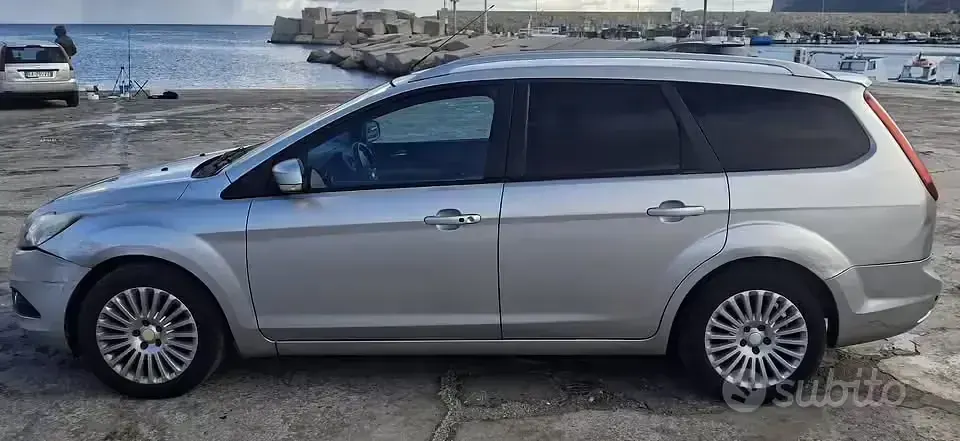 Usata Ford Focus Titanium 100 CV (73 kW) 2010 Grigio Station wagon