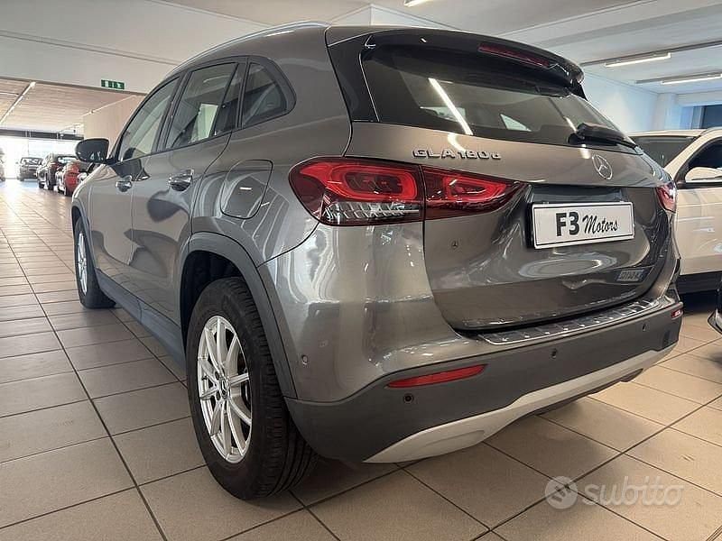Usata Mercedes GLA180 Business 116 CV (85 kW) 2022 Grigio SUV