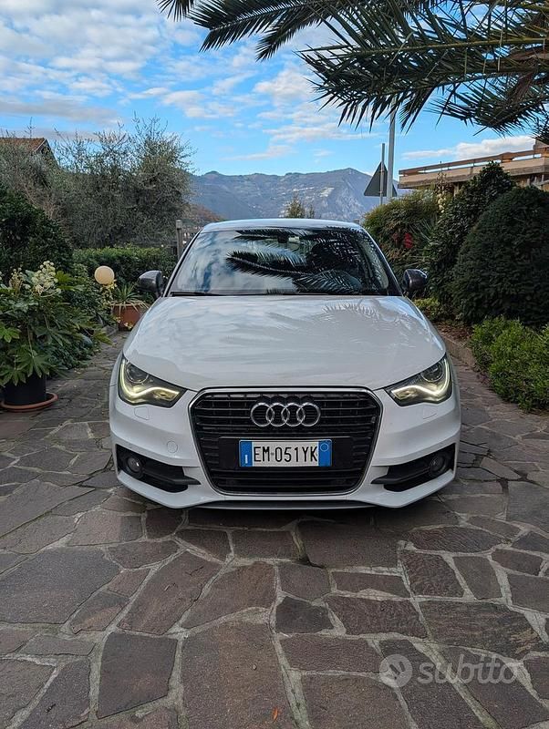 Bianco Usata 2012 Audi A1 S-Line Tre volumi | 11.000 € (Buon prezzo) - Immagine 1/4