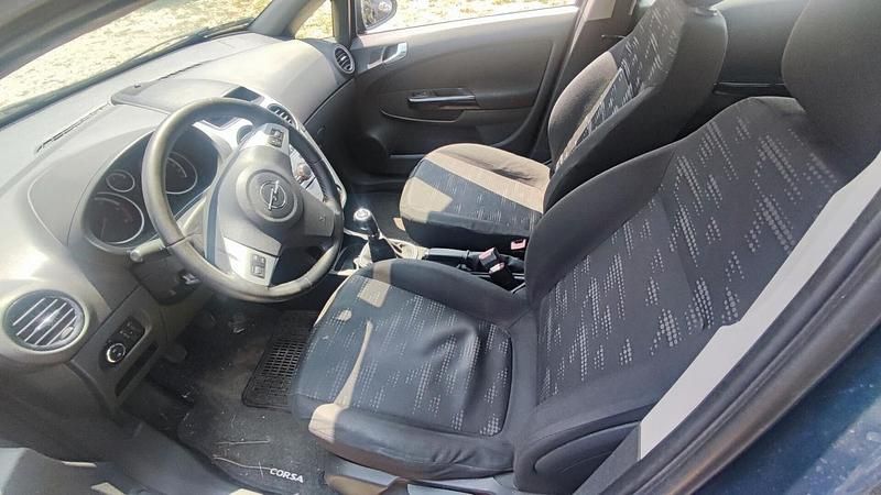 Usata Opel Corsa 74 CV (54 kW) 2011 Blu Berlina