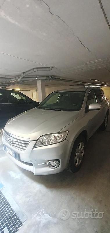 Usata Toyota RAV4 150 CV (110 kW) 2012 Grigio SUV