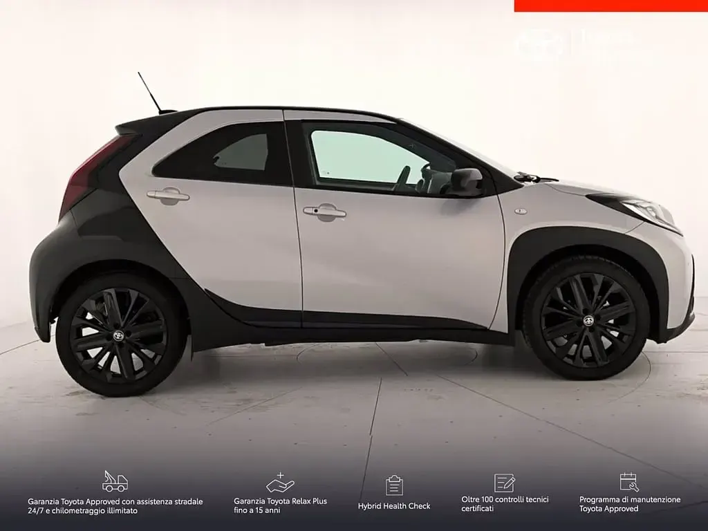 Usata Toyota Aygo X Edition 72 CV (52 kW) 2025 Argento SUV