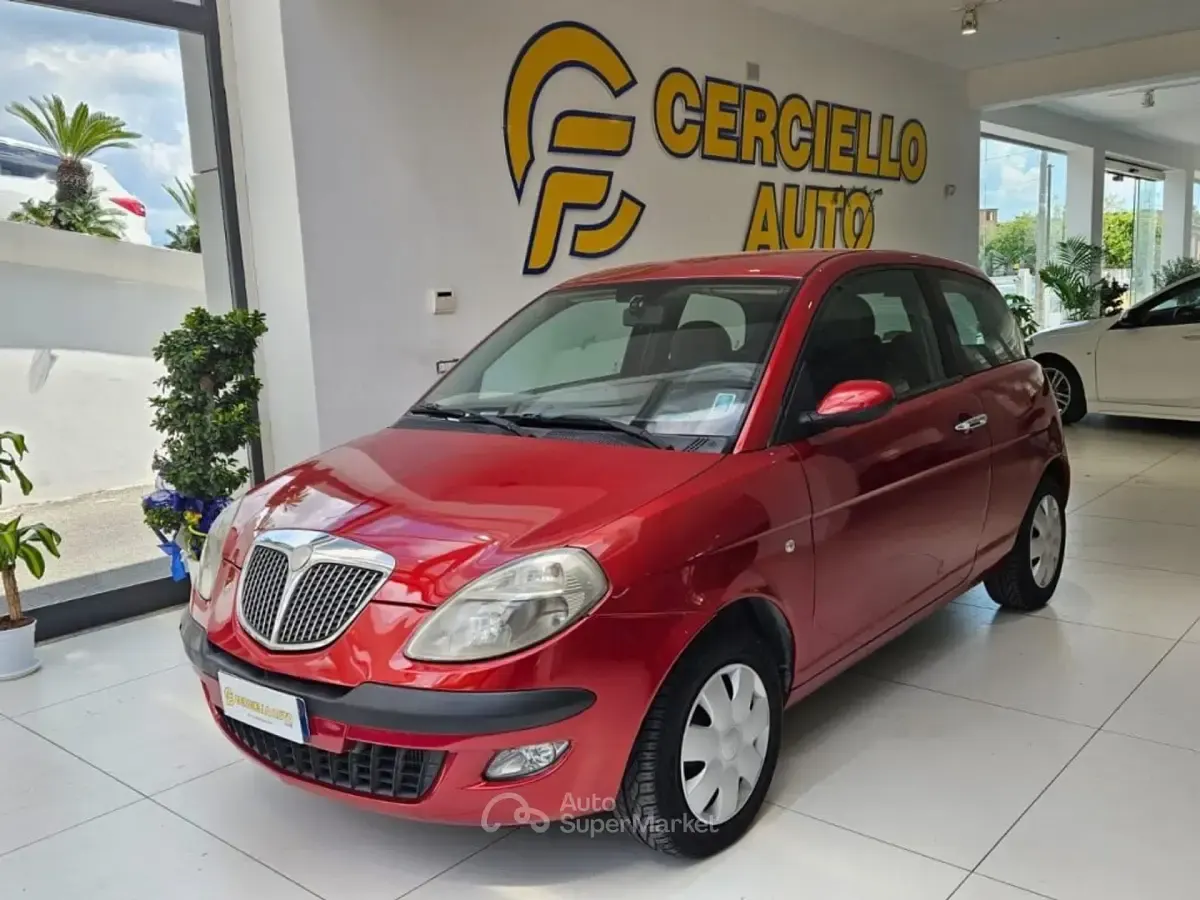 Usata Lancia Ypsilon 69 CV (50 kW) 2004 Antracite pastello Utilitaria