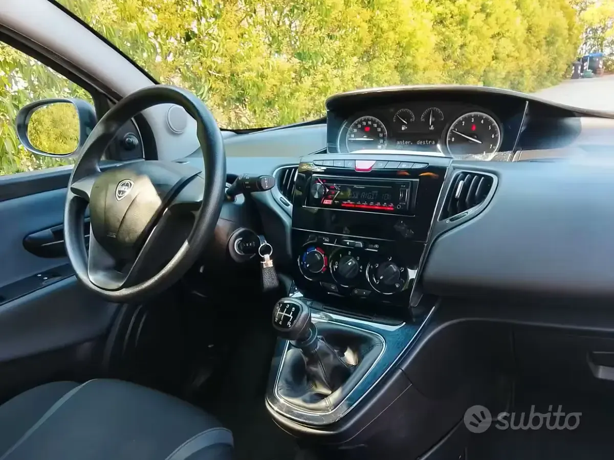 Usata Lancia Ypsilon 60 CV (44 kW) 2018 Grigio Utilitaria