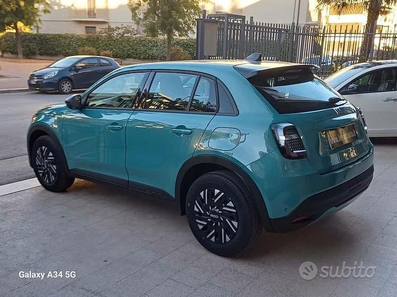 Usata Fiat 600 101 CV (74 kW) 2025 Blu Berlina