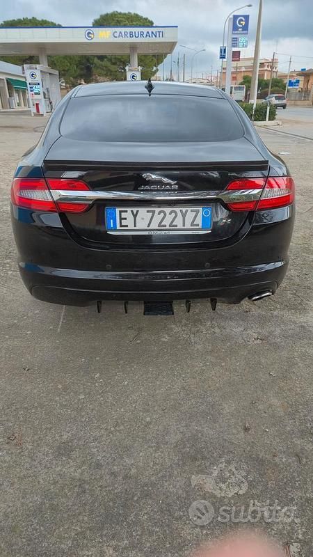 Usata Jaguar XF 200 CV (147 kW) 2015 Nero Berlina