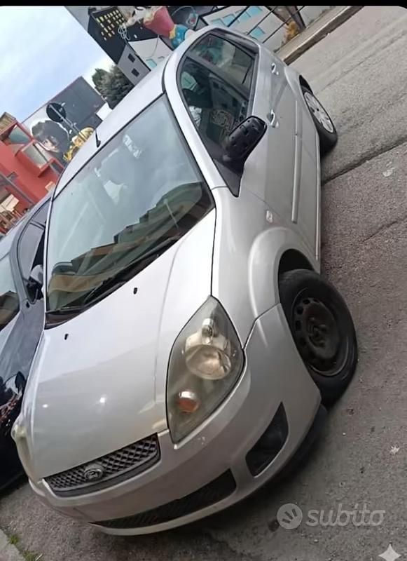 Usata Ford Fiesta 2007 Grigio Utilitaria