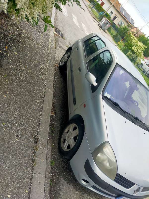Usata 2004 Renault Clio II Tre volumi | 1000 € (Ottimo prezzo) - Immagine 1/4
