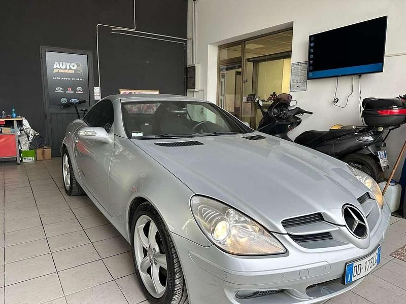 Usata Mercedes SLK200 163 CV (119 kW) 2006 Argento Cabrio