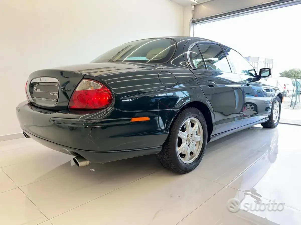 Usata Jaguar S-Type S 238 CV (175 kW) 2001 Verde Berlina