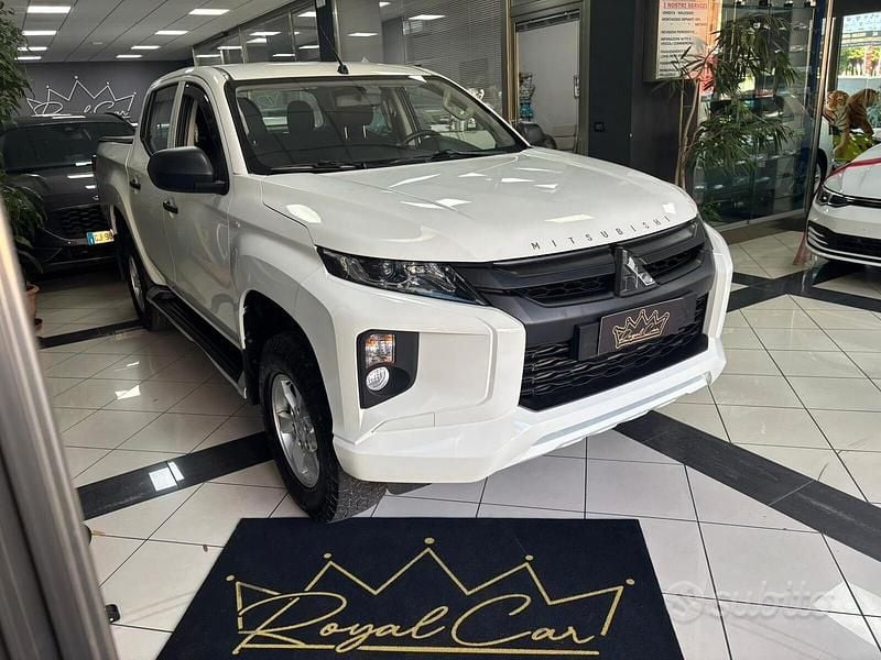 Usata Mitsubishi L200 150 CV (110 kW) 2022 Bianco Pick-up