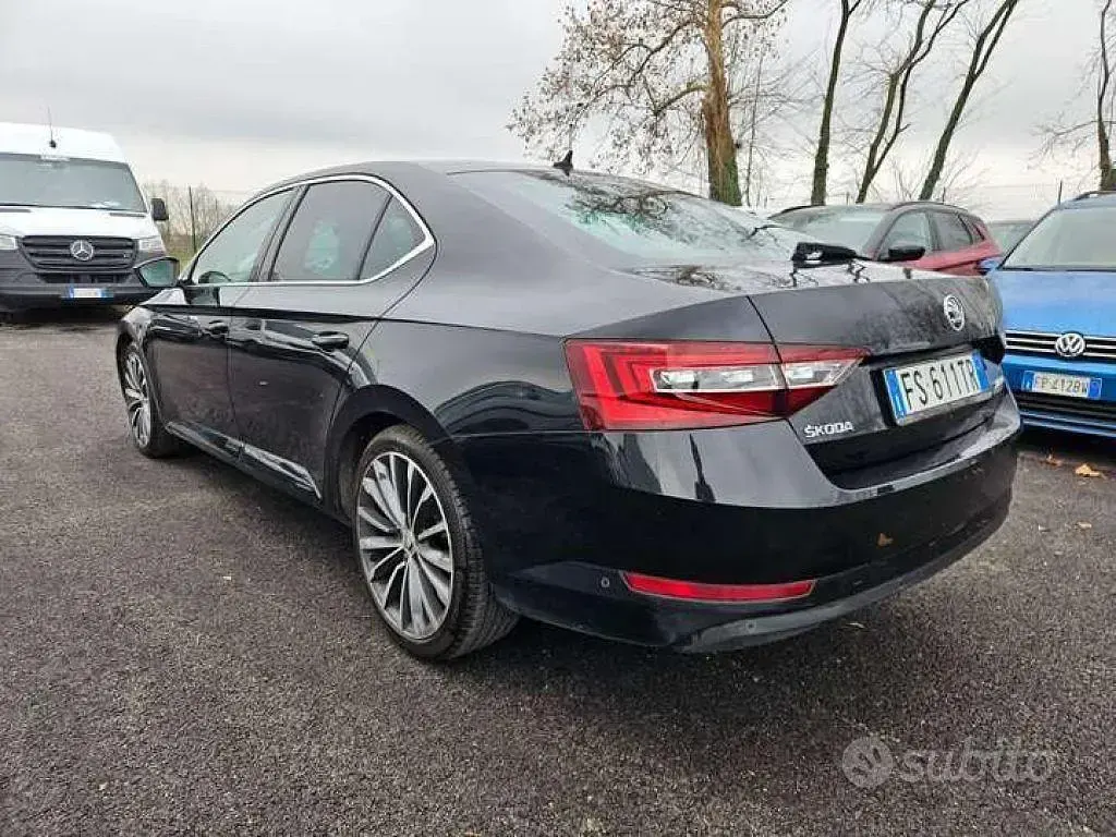 Usata Skoda Superb LAURIN & KLEMENT 190 CV (139 kW) 2018 Nero Berlina