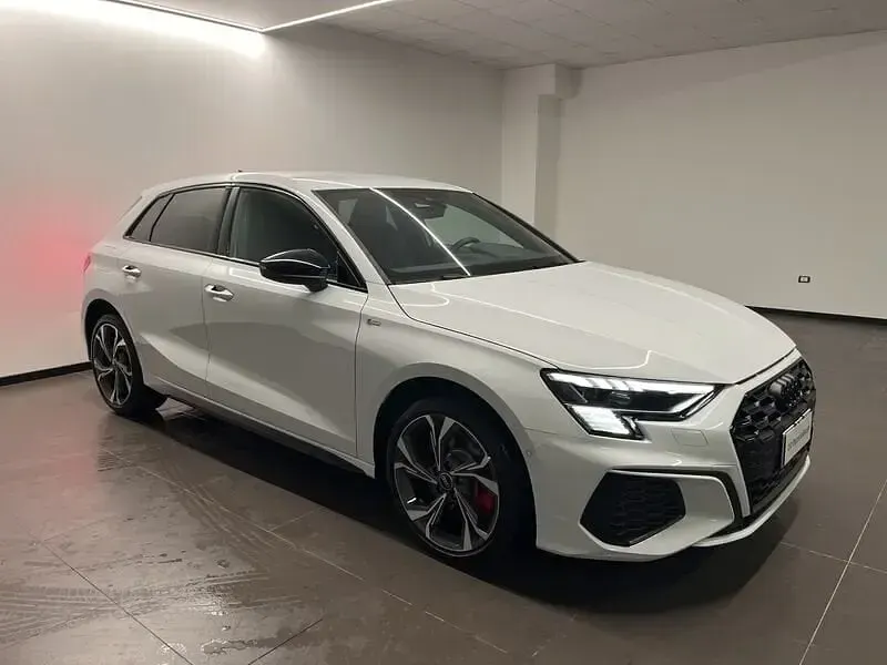Usata Audi A3 Sportback e-tron S-Line 245 CV (180 kW) 2024 Bianco Utilitaria