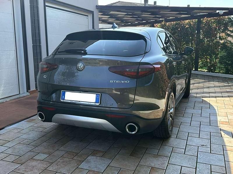 Usata Alfa Romeo Stelvio Executive 200 CV (147 kW) 2018 Grigio SUV
