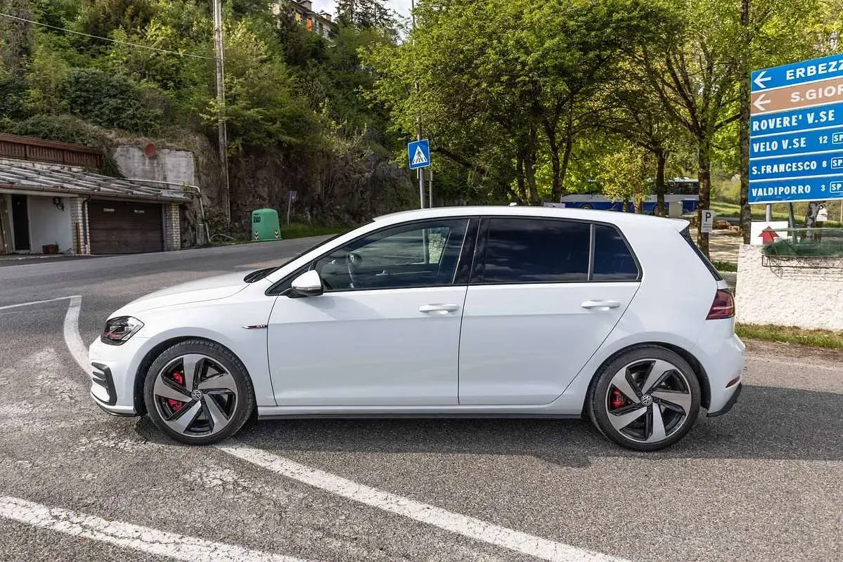 Usata VW Golf VII GTI 245 CV (180 kW) 2019 Bianco Berlina