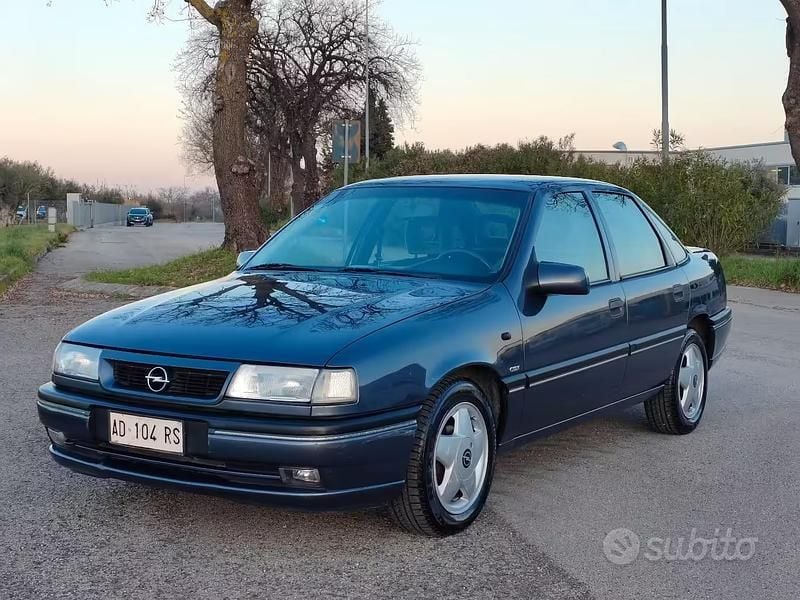 Usata Opel Vectra 71 CV (52 kW) 1994 Blu Berlina