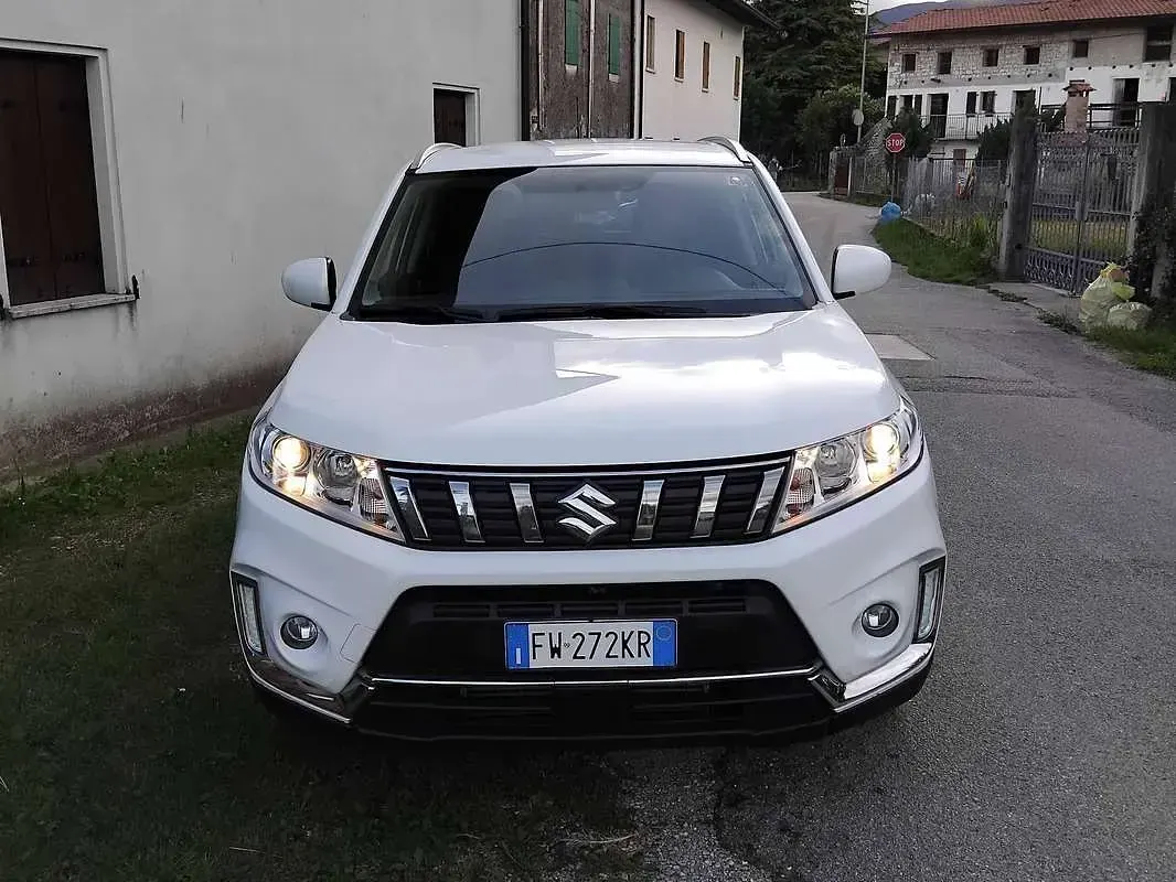 Usata Suzuki Vitara 111 CV (81 kW) 2019 Bianco SUV