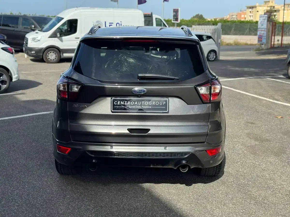 Usata Ford Kuga ST-Line 120 CV (88 kW) 2018 Magnetic grey SUV