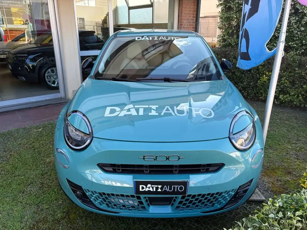 Usata Fiat 600 La Prima 101 CV (74 kW) 2025 Azzurro acqua SUV