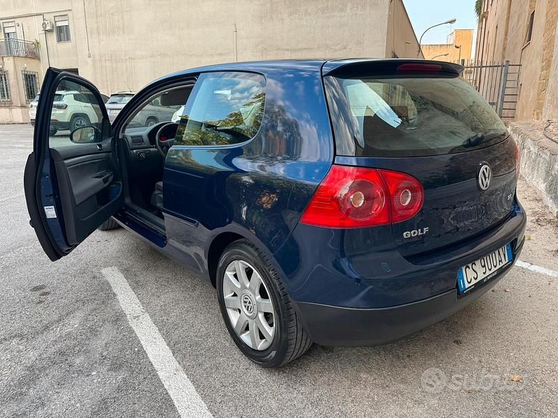 Usata VW Golf IV 140 CV (102 kW) 2005 Blu Berlina