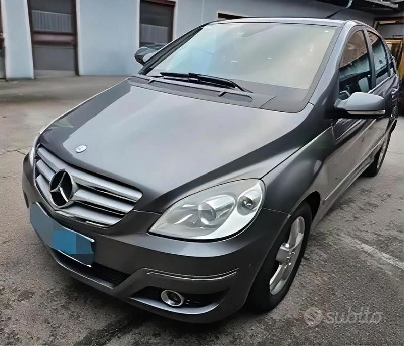 Grigio Usata 2012 Mercedes B180 Executive Monovolume | 4200 € - Immagine 1/4