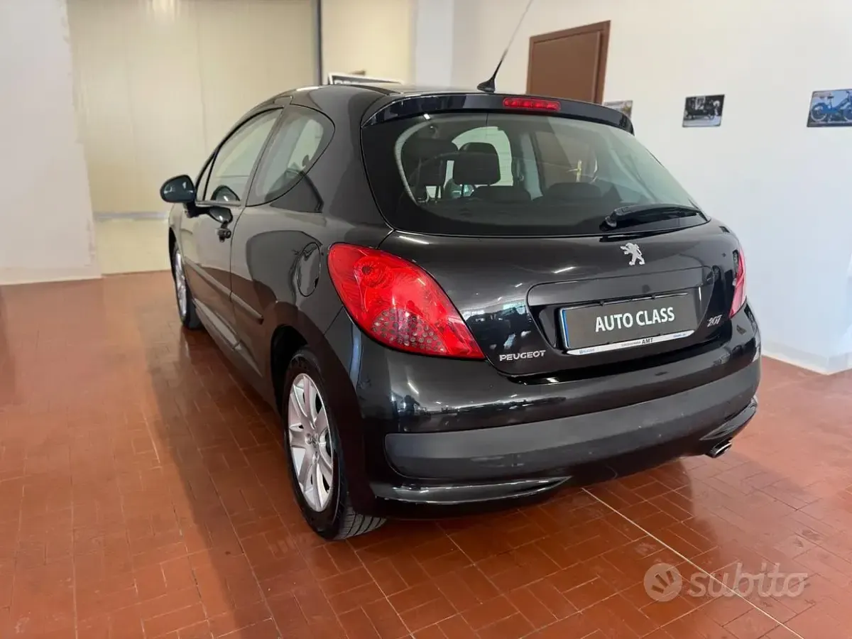 Usata Peugeot 207 109 CV (80 kW) 2007 Nero Berlina