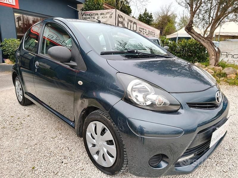 Usata Toyota Aygo Connect Style 68 CV (50 kW) 2014 Grigio Utilitaria