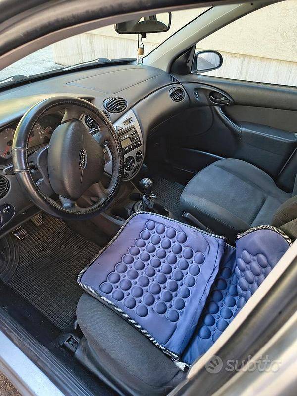 Usata Ford Focus 100 CV (73 kW) 2004 Grigio Berlina