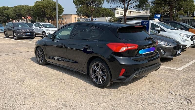 Nero Usata 2019 Ford Focus Tre volumi | 13.900 € (Buon prezzo) - Immagine 1/4