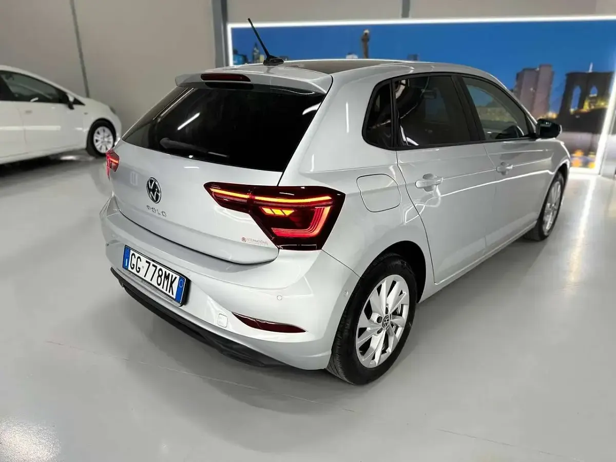 Usata VW Polo R-line 95 CV (69 kW) 2021 Argento Utilitaria